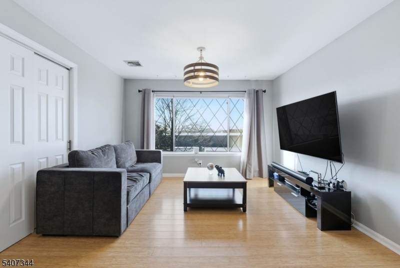 192 Burnett Ave - Photo 1