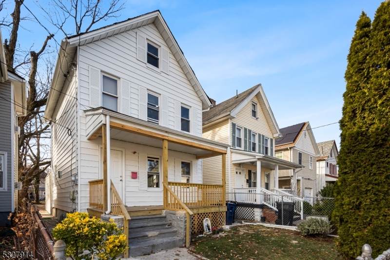 320 Lee Pl - Photo 1