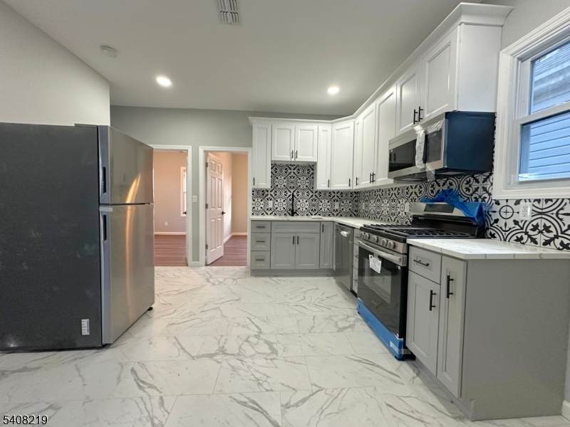 137 Madeline Ave - Photo 1