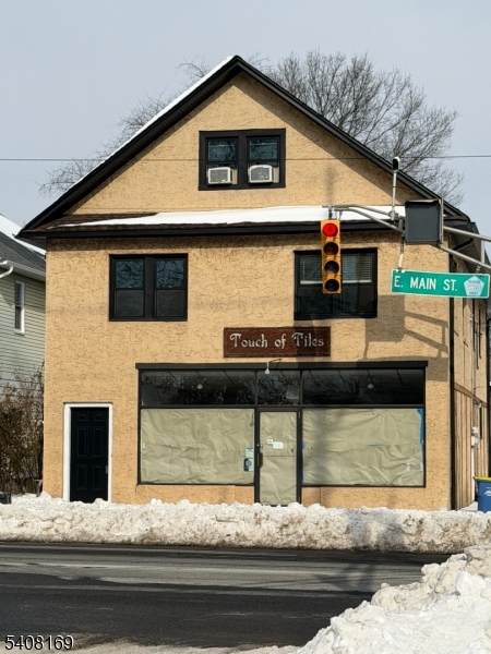 669 E Main St - Photo 1