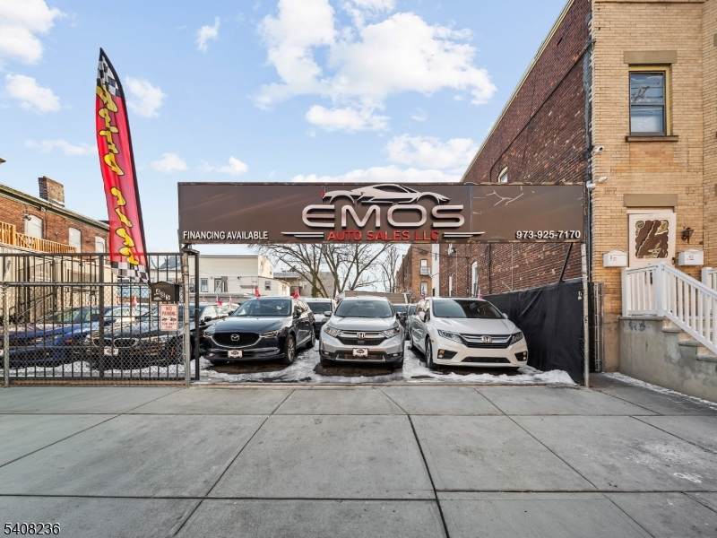 485 E 22nd St - Photo 1