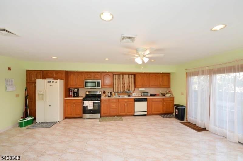 121 Frederick Ave - Photo 1