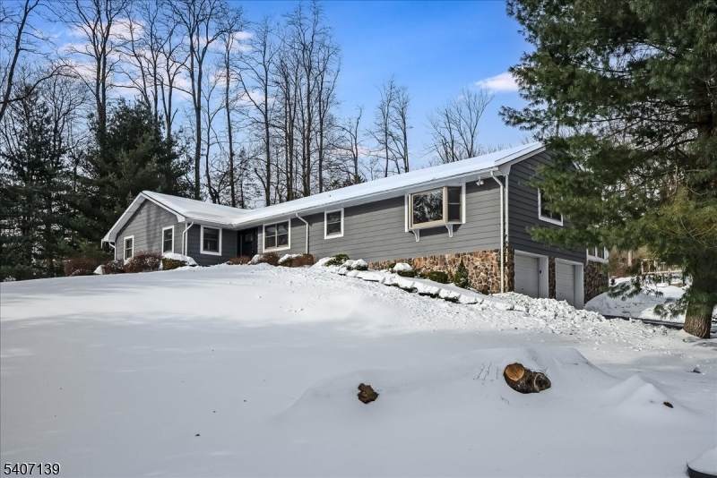 168 Mendham Rd. E. - Photo 1