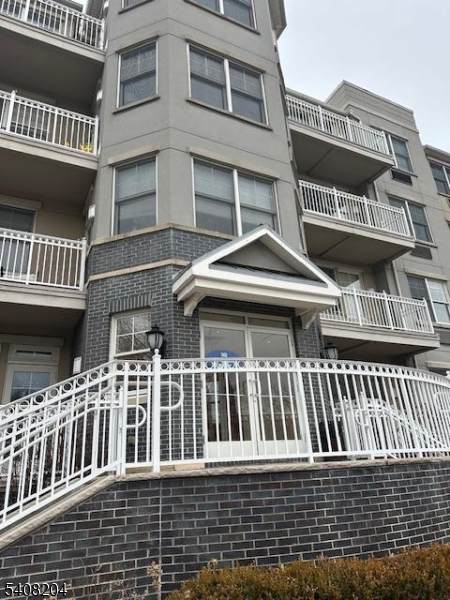 30 Freedomway - Photo 1