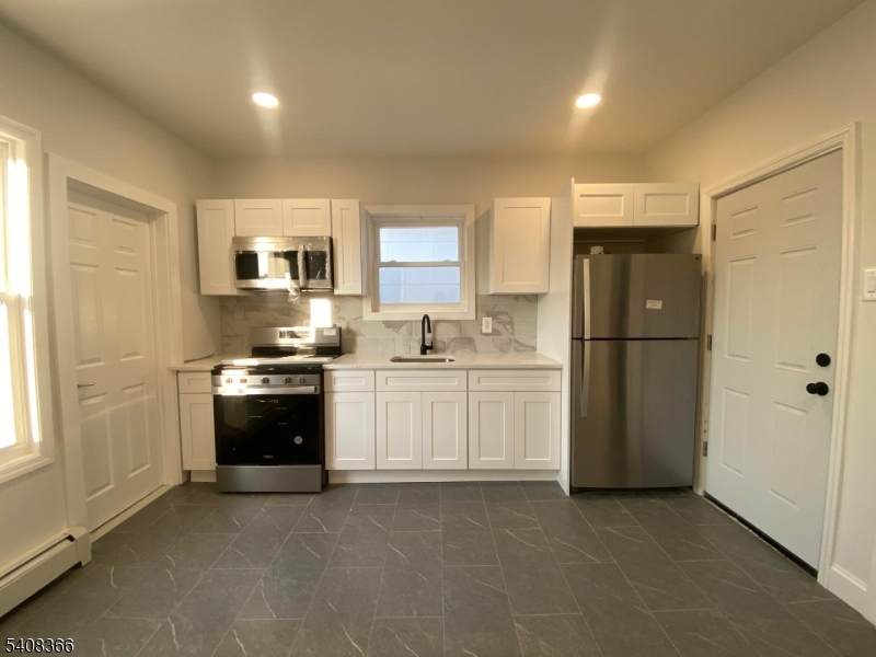 223 John St - Photo 1