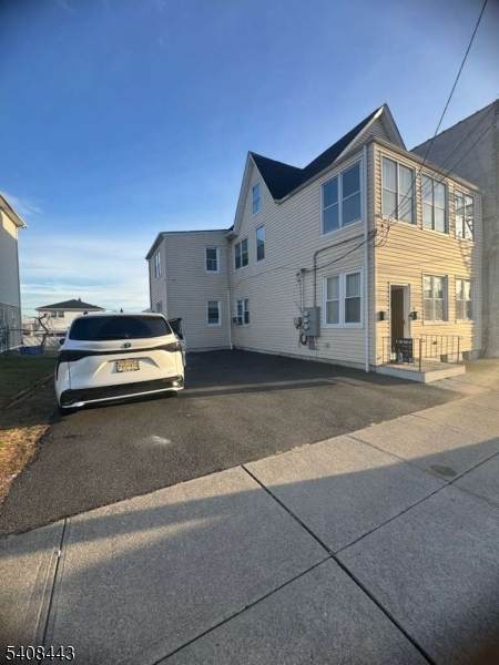 216 Farnham Ave - Photo 1