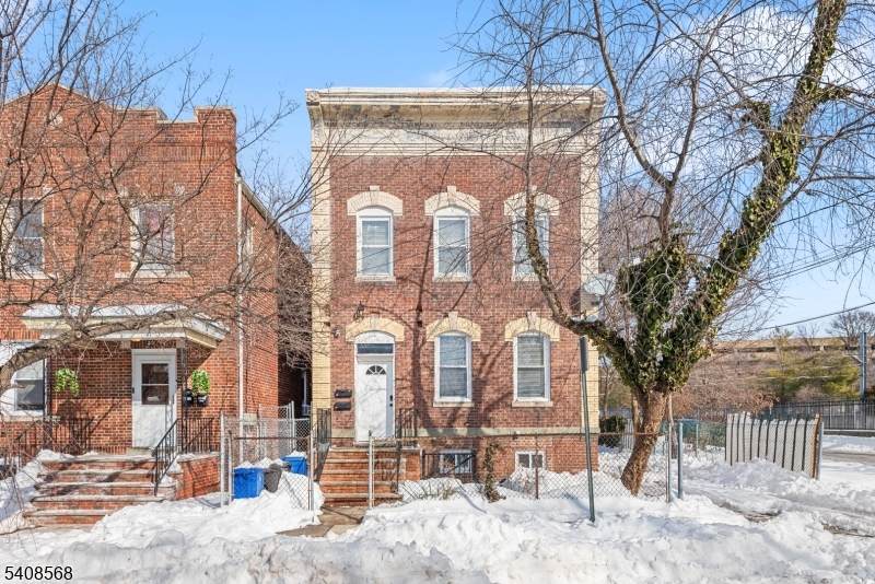 27 Grant St - Photo 1