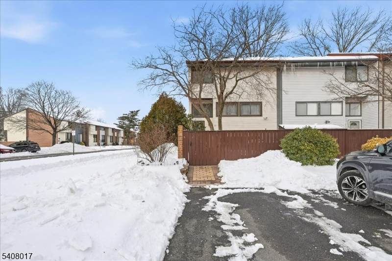 159 Henderson Pl - Photo 1