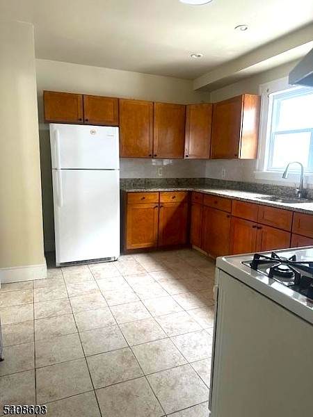 66 Poe Ave - Photo 1