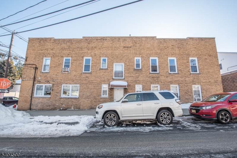 137 Hammond Ave - Photo 1