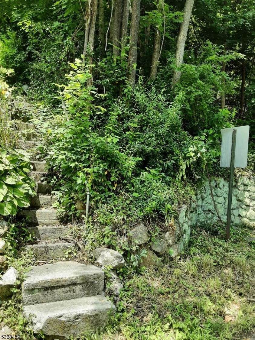 https://bt-photos.global.ssl.fastly.net/gsmls/orig_boomver_1_4007852-2.jpg