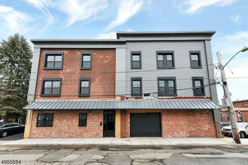 8 Personette St - Photo 1