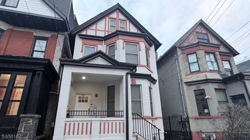 549 Palisade Ave - Photo 1