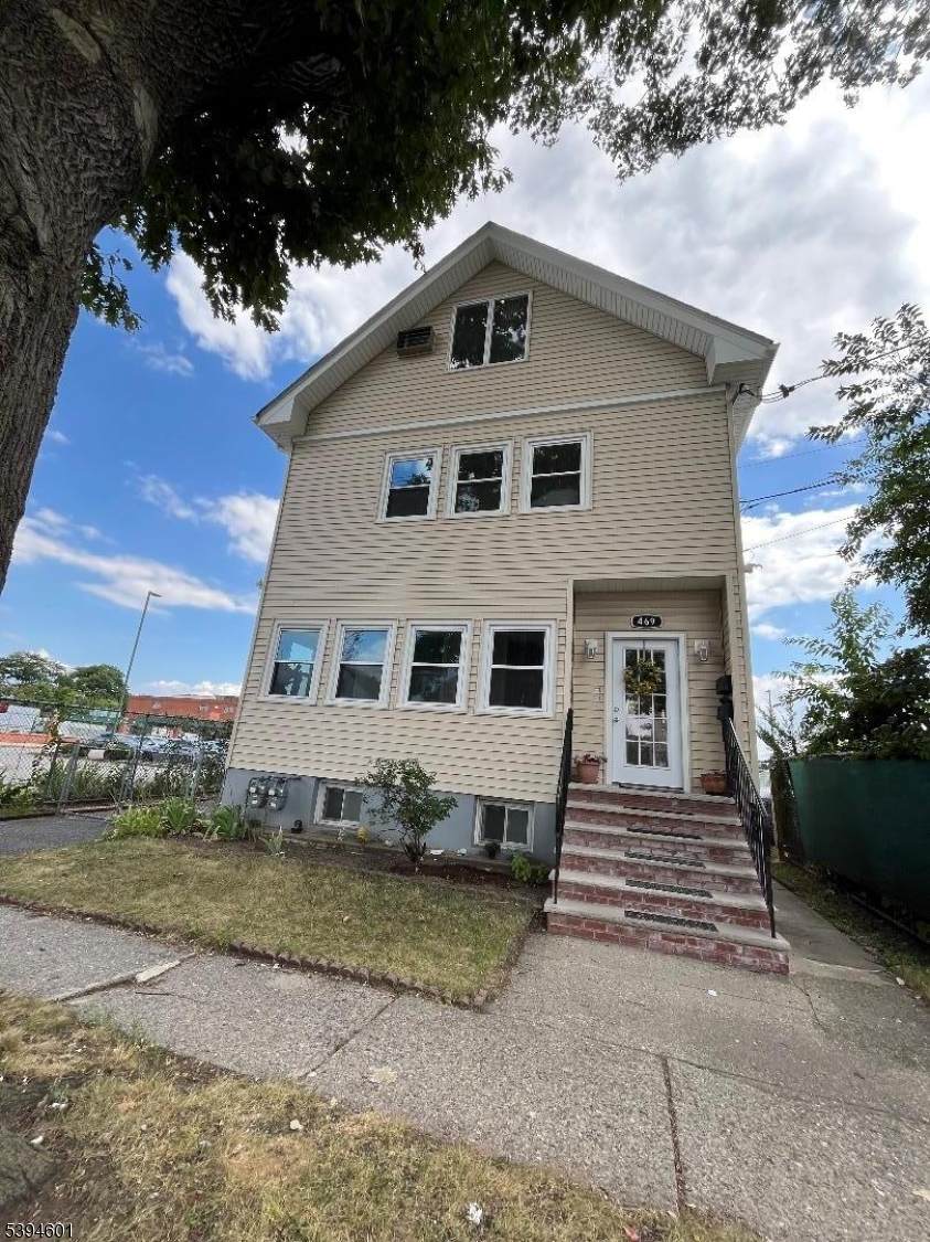 469 Crooks Ave - Photo 1