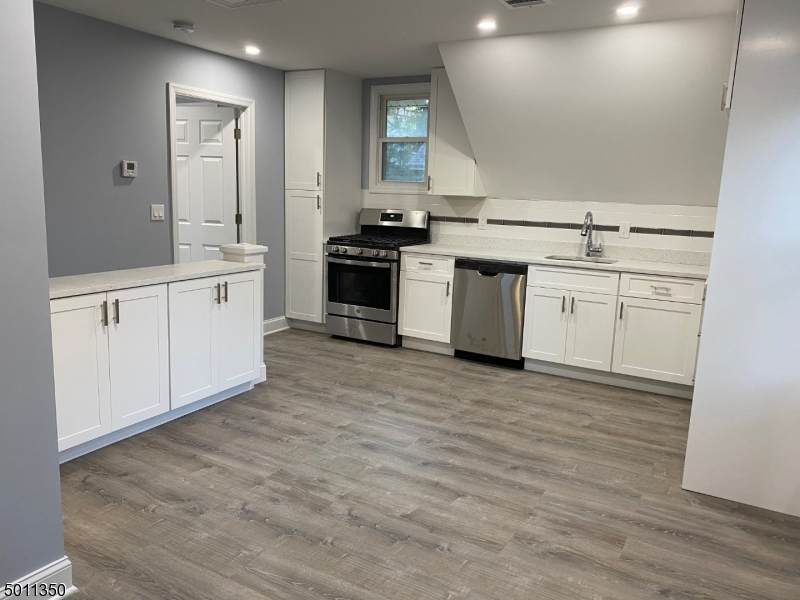 105 Union Ave - Photo 1