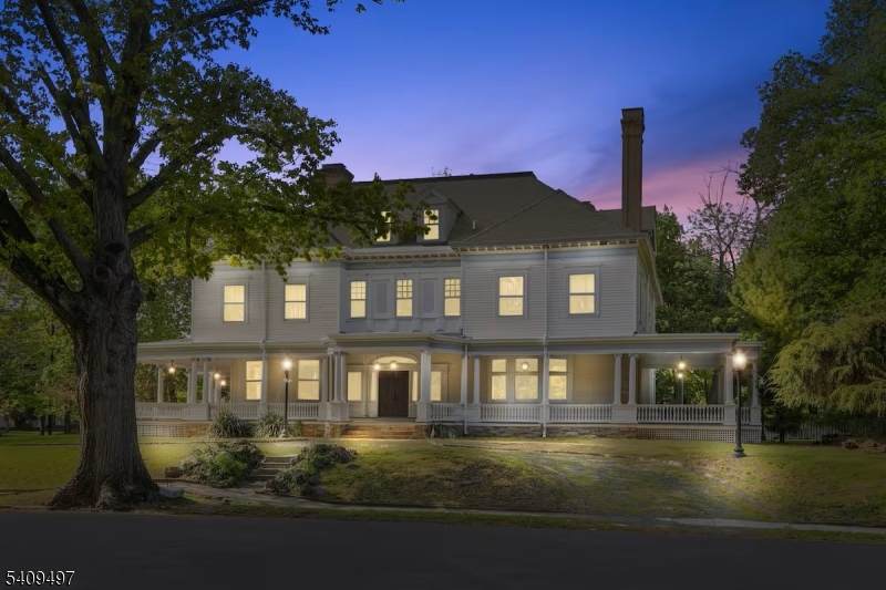 957 Central Ave - Photo 1