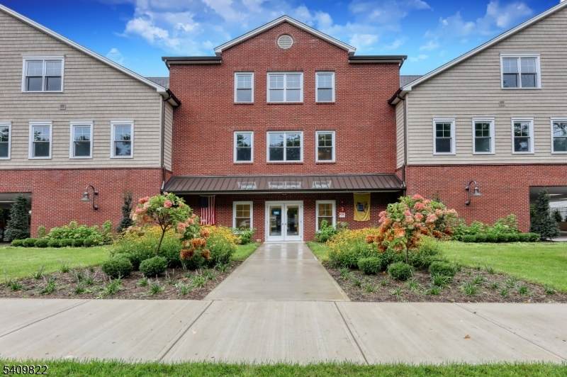 15 Royal Ave - Photo 1