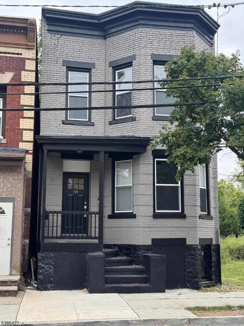 184 Hickory St - Photo 1