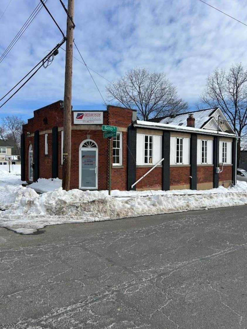 118 Lincoln Ave - Photo 1