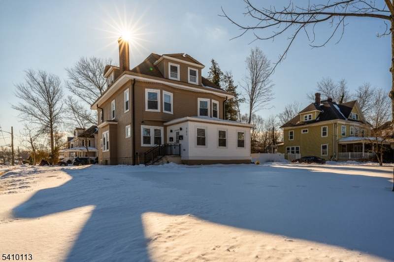 951 W 7Th St - Photo 1