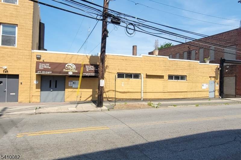 1138 Grove St - Photo 1