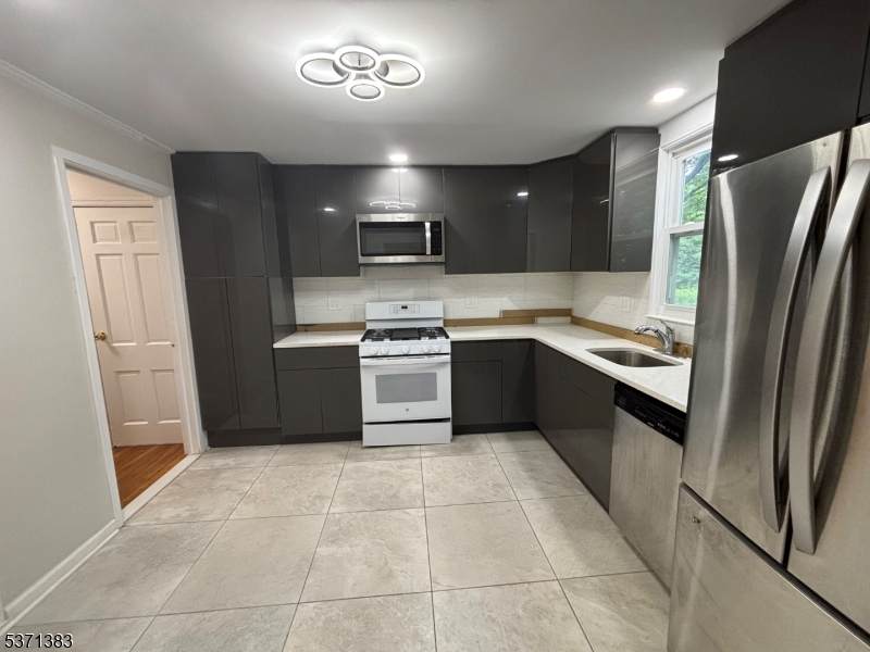 360 W South Orange Ave - Photo 1