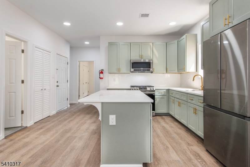 64 Grace St - Photo 1