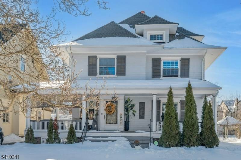 262 Claremont Ave - Photo 1