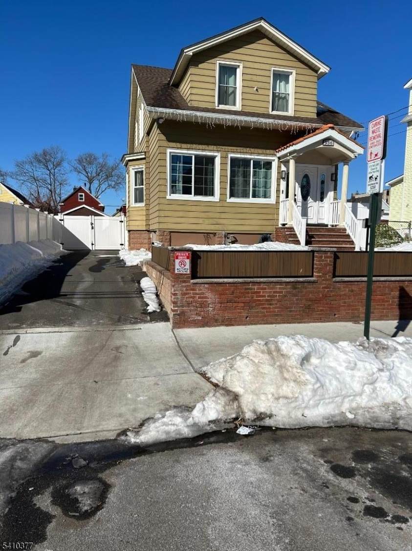 934 Monroe Ave - Photo 1
