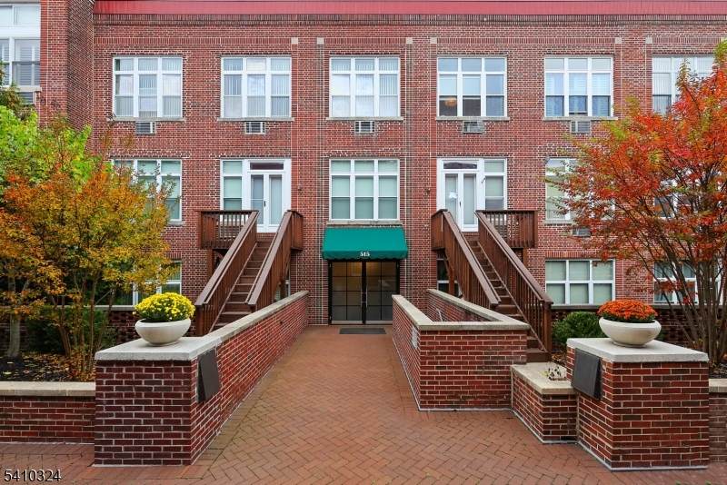 515 Trinity Place, Unit 1On - Photo 1