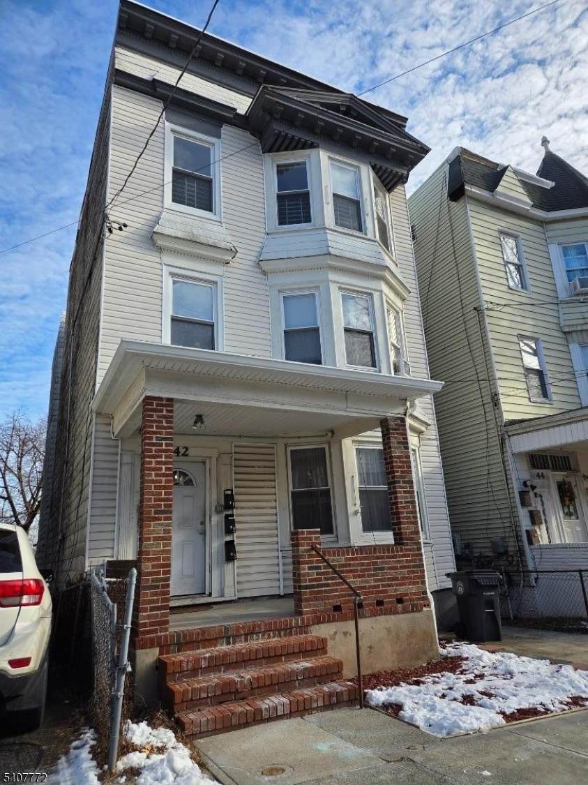 42 Seymour Ave - Photo 1