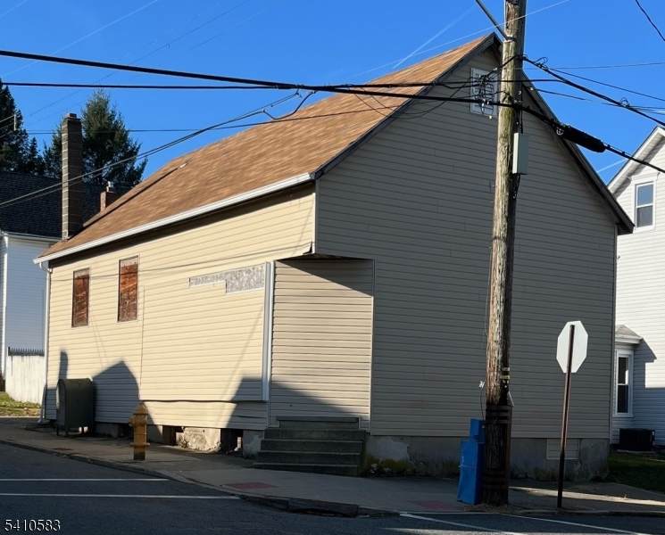 64 Filmore St - Photo 1