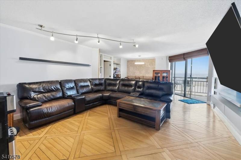 2208 Harmon Cove Tower - Photo 1
