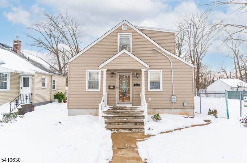 909 Seymour Ave - Photo 1