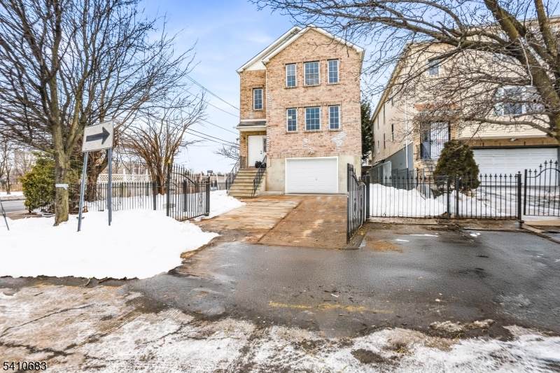 215 Hillside Ave - Photo 1
