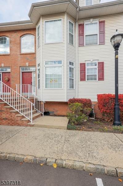https://bt-photos.global.ssl.fastly.net/gsmls/orig_boomver_1_4009555-2.jpg
