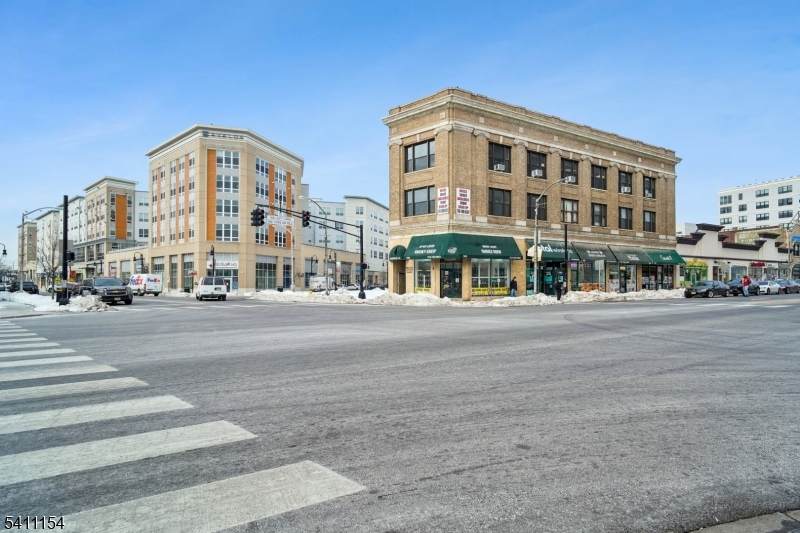 330 Glenwood Ave - Photo 1