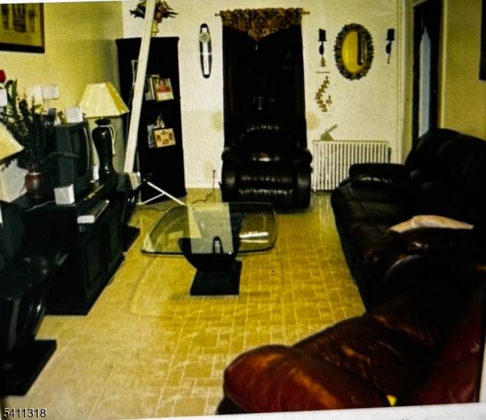 https://bt-photos.global.ssl.fastly.net/gsmls/orig_boomver_1_4009707-2.jpg