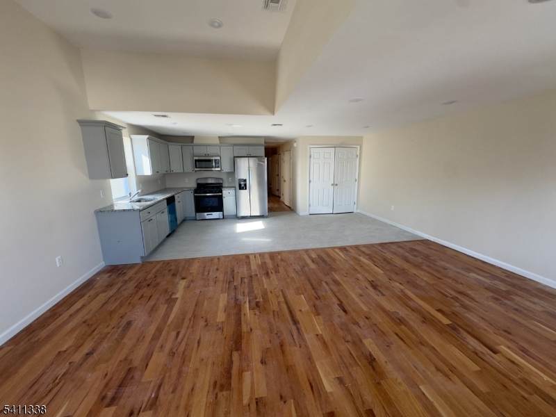 487 S 18Th St 2nd Fl - Photo 1
