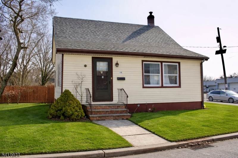 17 Dupont St - Photo 1