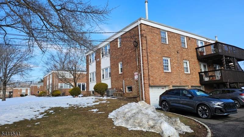 6 Dartmouth Ave - Photo 1
