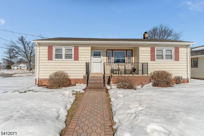 17 Putnam St - Photo 1