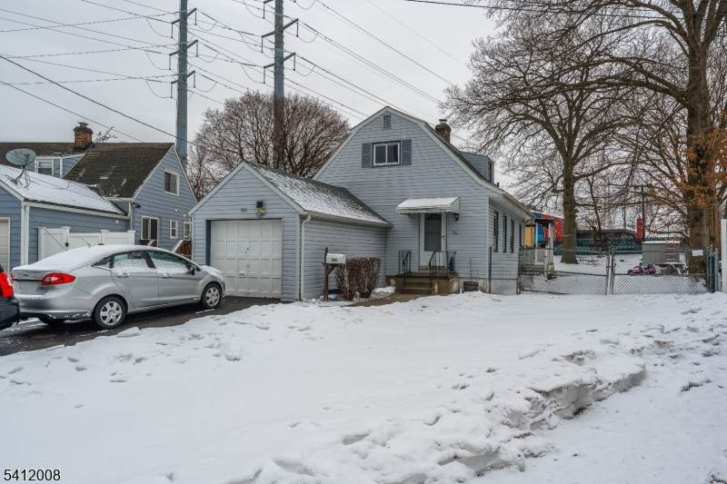 180 Beech St - Photo 1