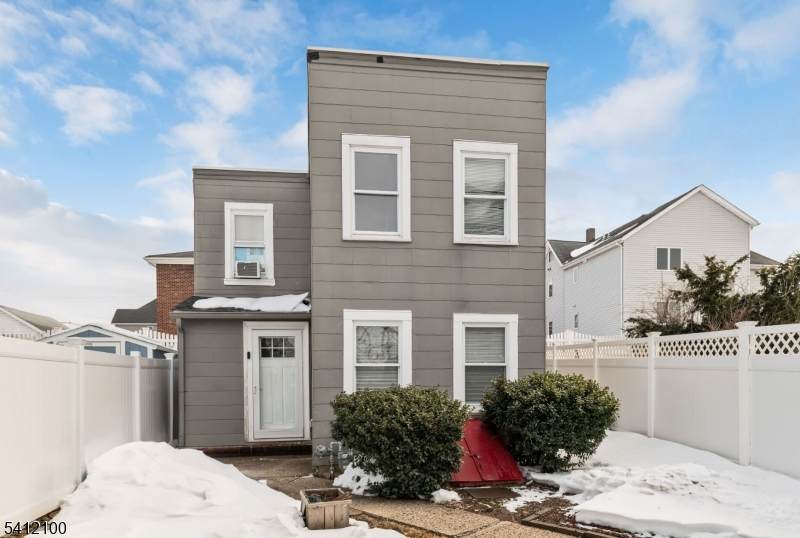 19 Entwistle Ave - Photo 1