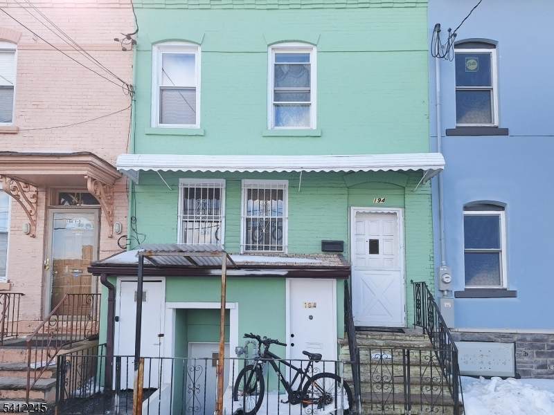 194 Astor St - Photo 1