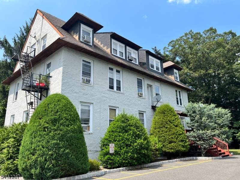 16 Woodland Ave - Photo 1