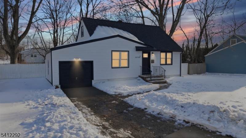 5 Lois Ave - Photo 1