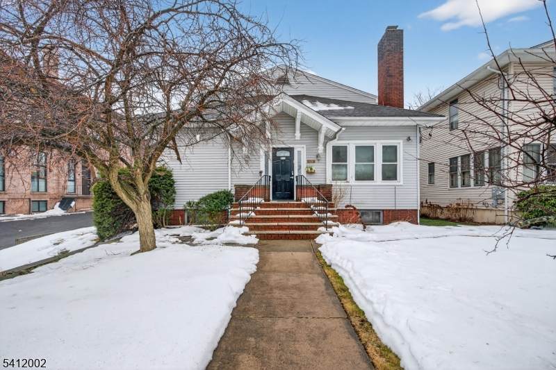 29 Temple Pl - Photo 1