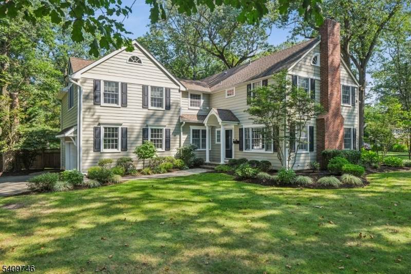 61 Oakwood Dr - Photo 1