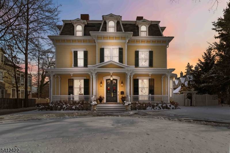 21 Franklin Pl - Photo 1